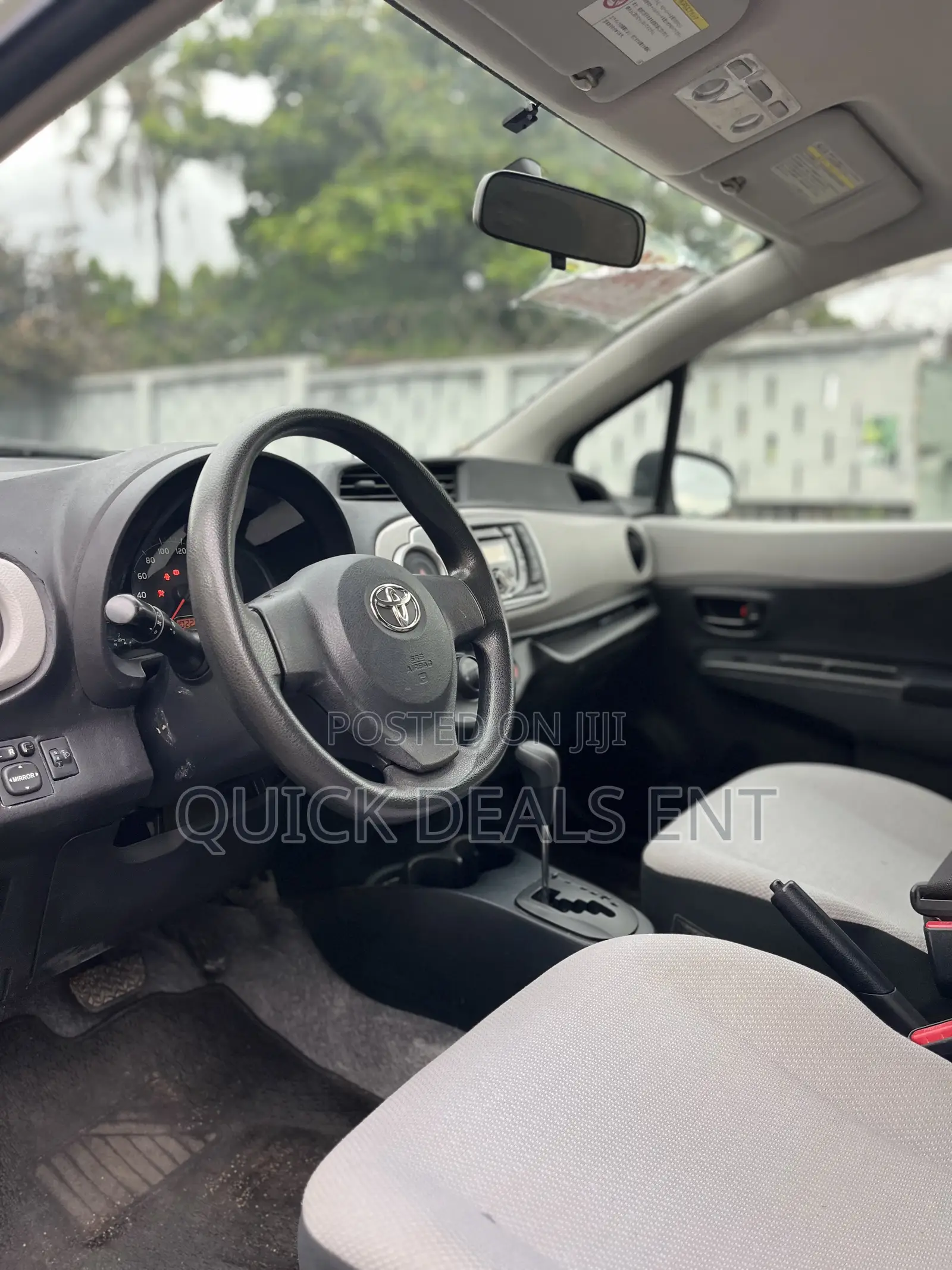Toyota Vitz 1.3 AWD 5dr 2011 Silver