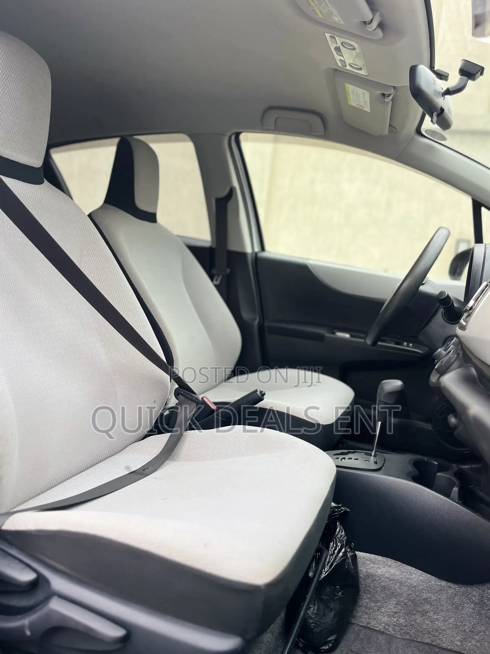 Toyota Vitz 1.3 AWD 5dr 2011 Silver