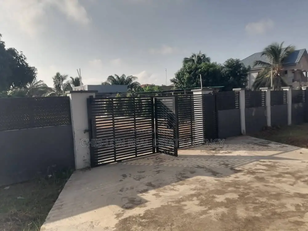 3bdrm House in Kasoa Tuba, Toll Booth for rent