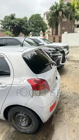 Toyota Vitz 1.3 AWD 5dr 2010 Gray
