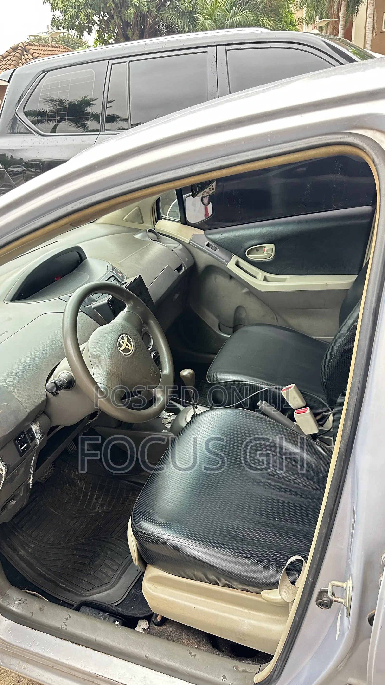 Toyota Vitz 1.3 AWD 5dr 2010 Gray