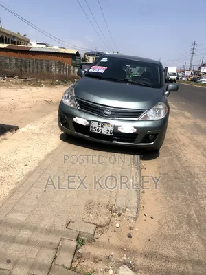Nissan Versa 1.8 S Hatchback 2012 Gray