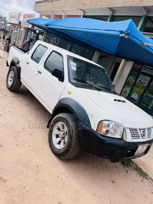 Nissan Hardbody 2013 White