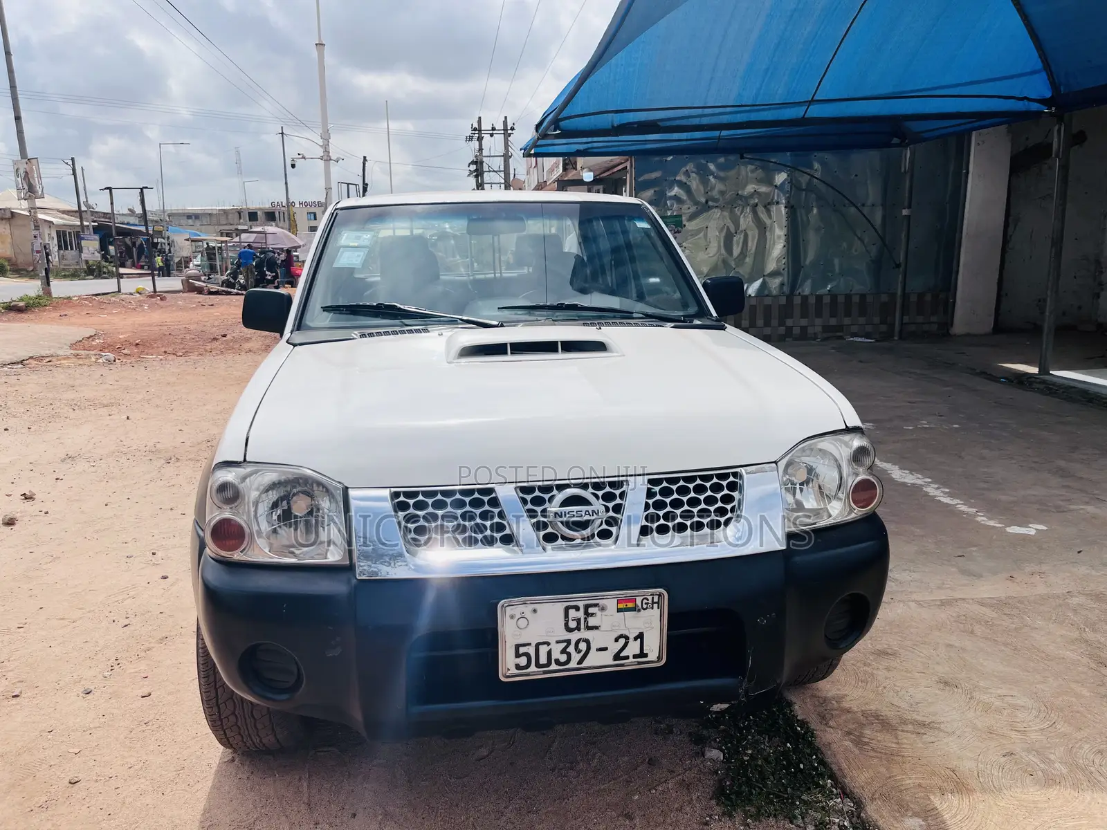 Nissan Hardbody 2013 White