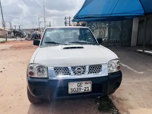 Nissan Hardbody 2013 White