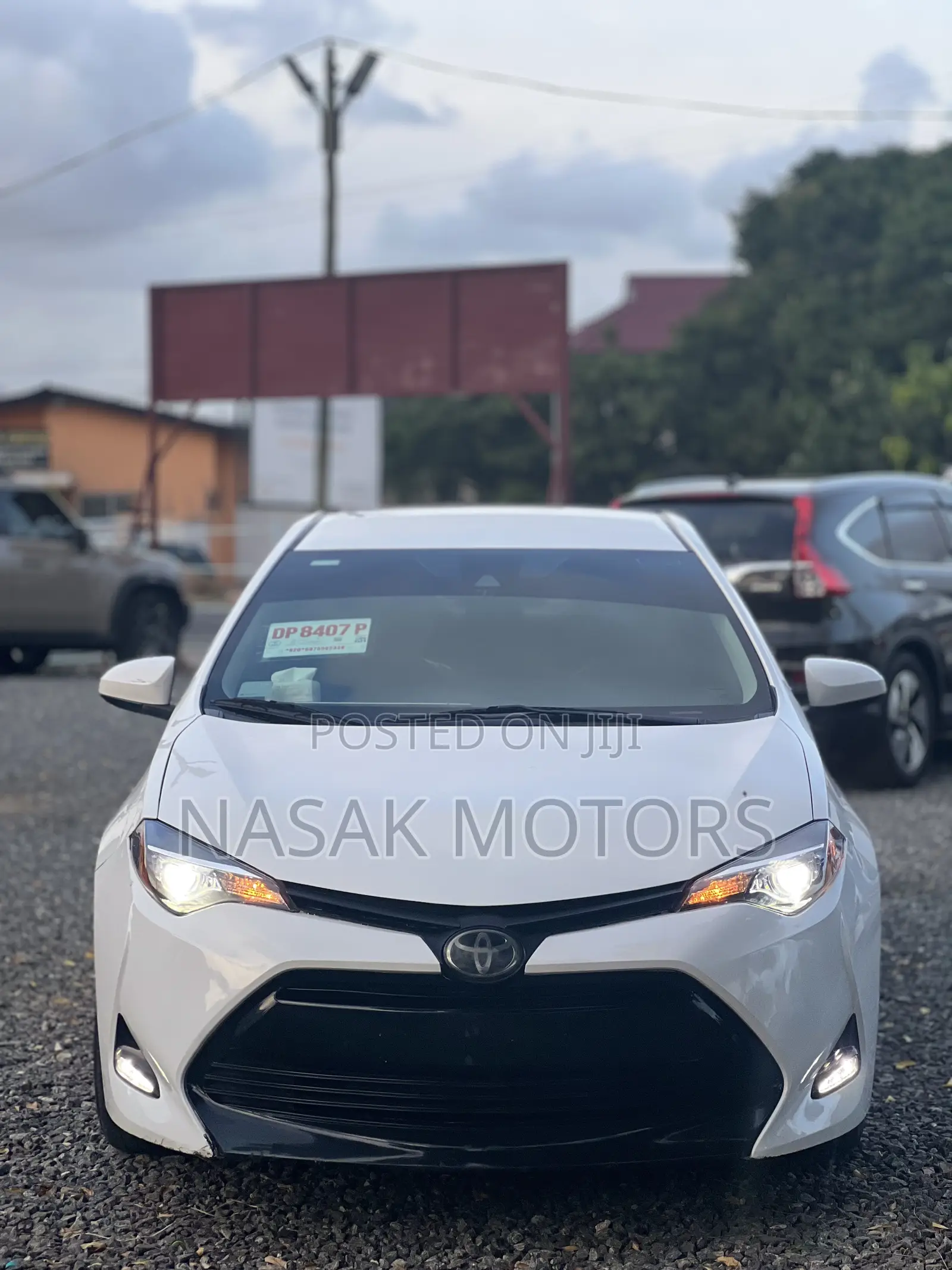 Toyota Corolla LE Eco (1.8L 4cyl 2A) 2018 White