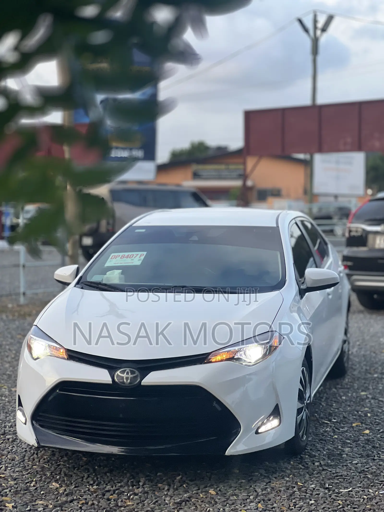 Toyota Corolla LE Eco (1.8L 4cyl 2A) 2018 White