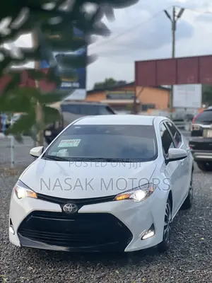 Toyota Corolla LE Eco (1.8L 4cyl 2A) 2018 White