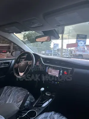 Toyota Corolla LE Eco (1.8L 4cyl 2A) 2018 White
