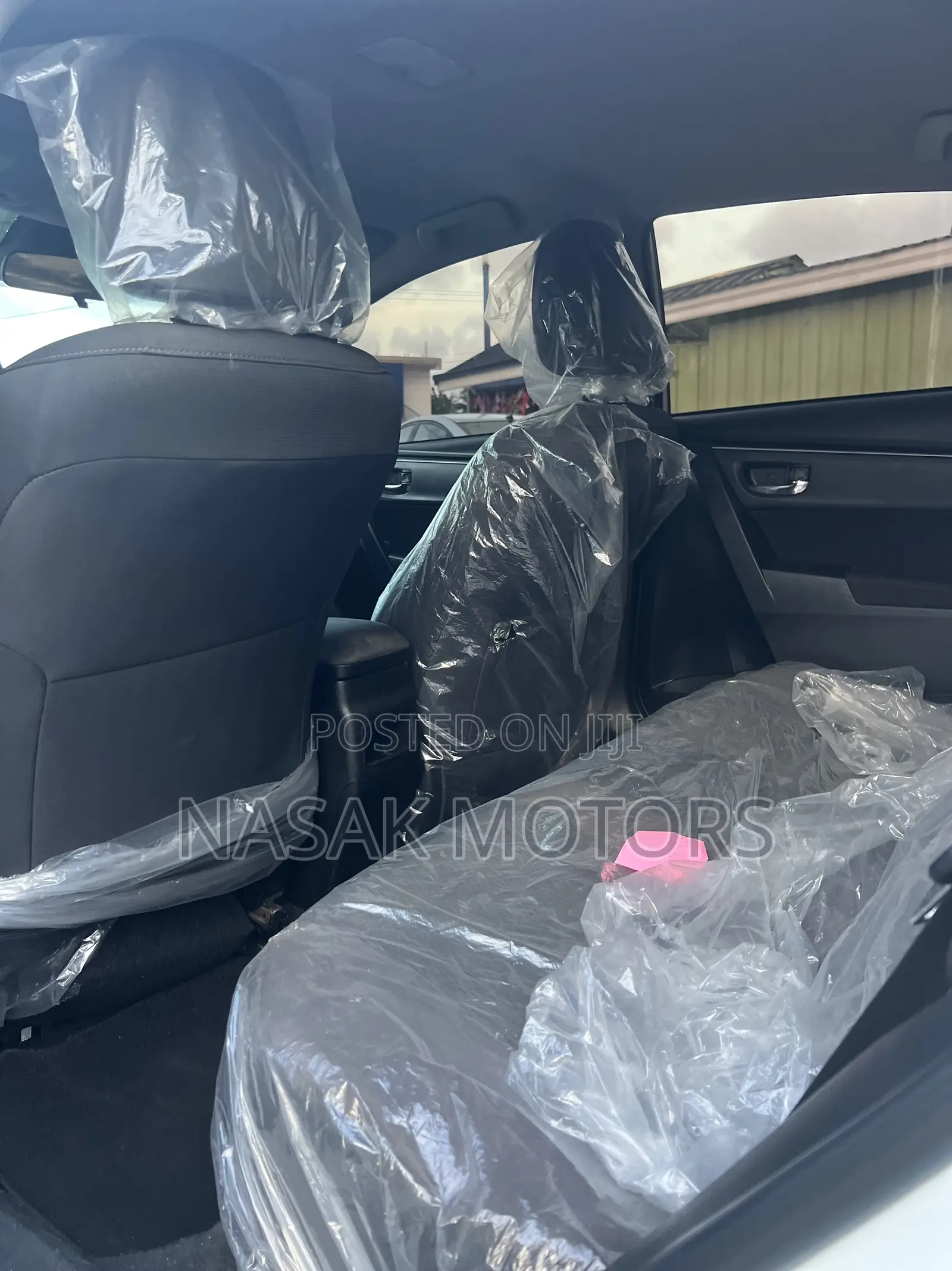 Toyota Corolla LE Eco (1.8L 4cyl 2A) 2018 White