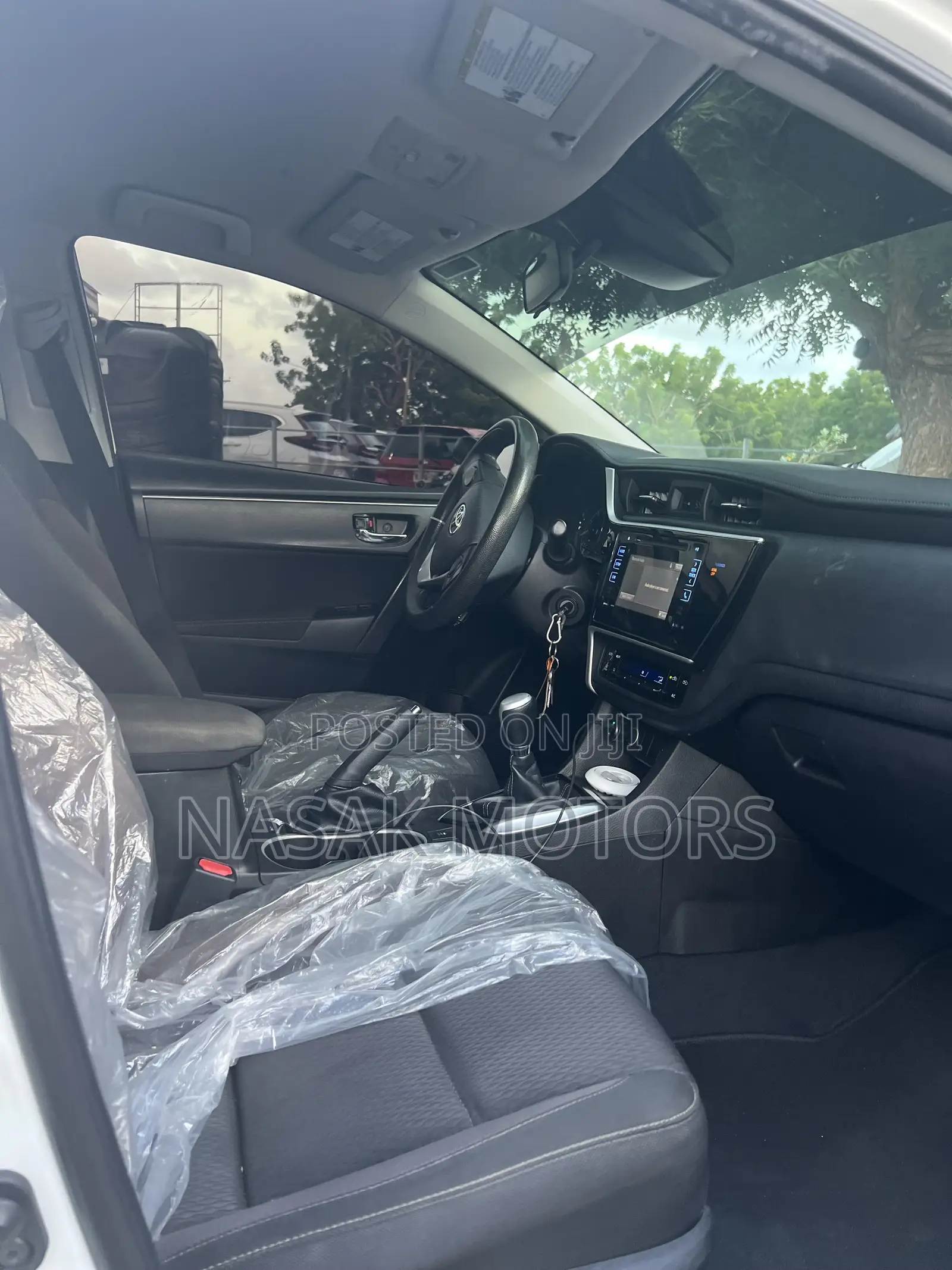 Toyota Corolla LE Eco (1.8L 4cyl 2A) 2018 White