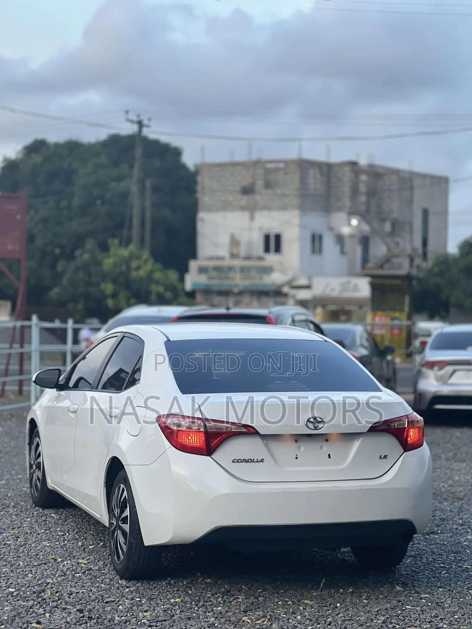 Toyota Corolla LE Eco (1.8L 4cyl 2A) 2018 White