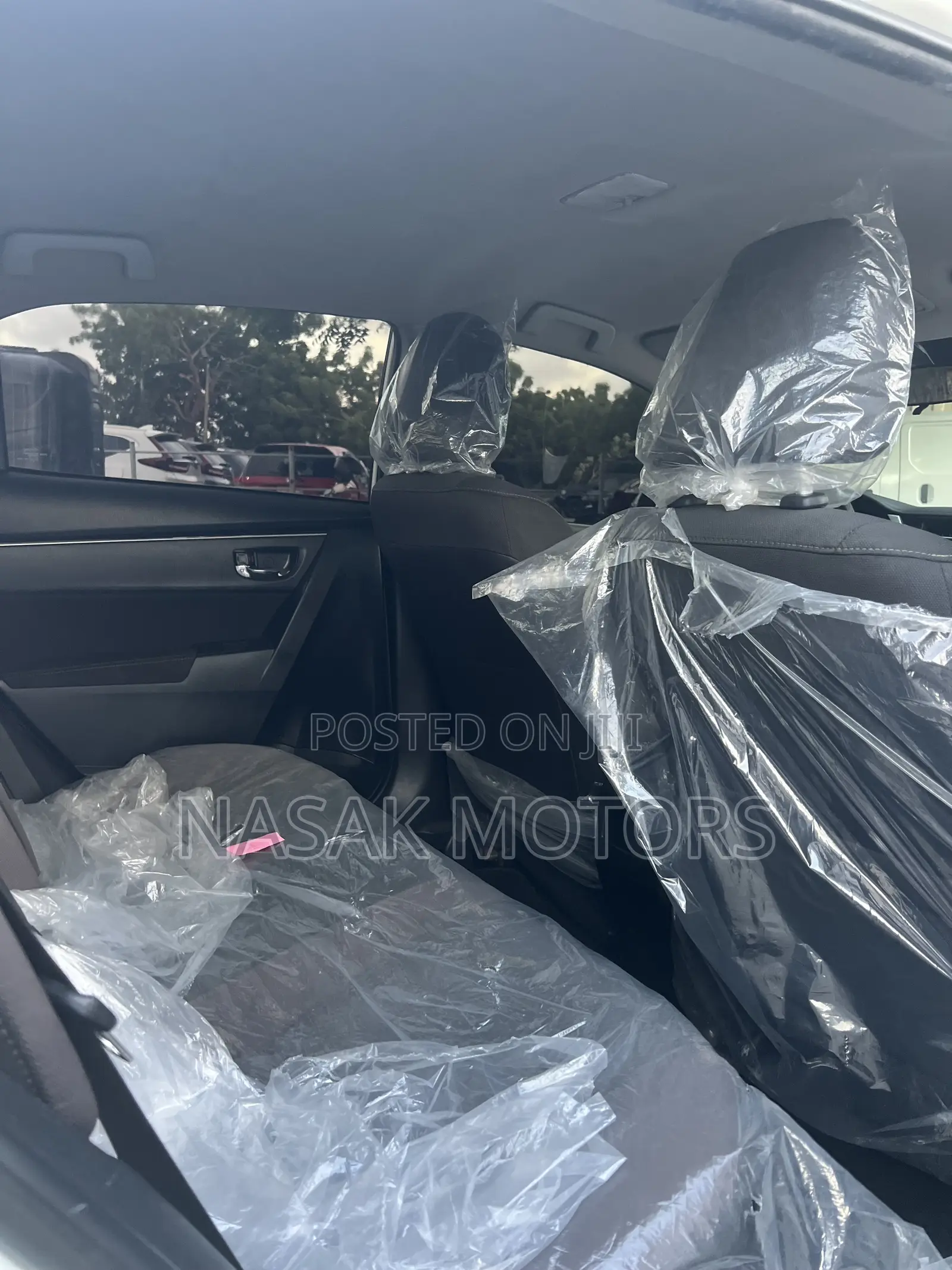 Toyota Corolla LE Eco (1.8L 4cyl 2A) 2018 White