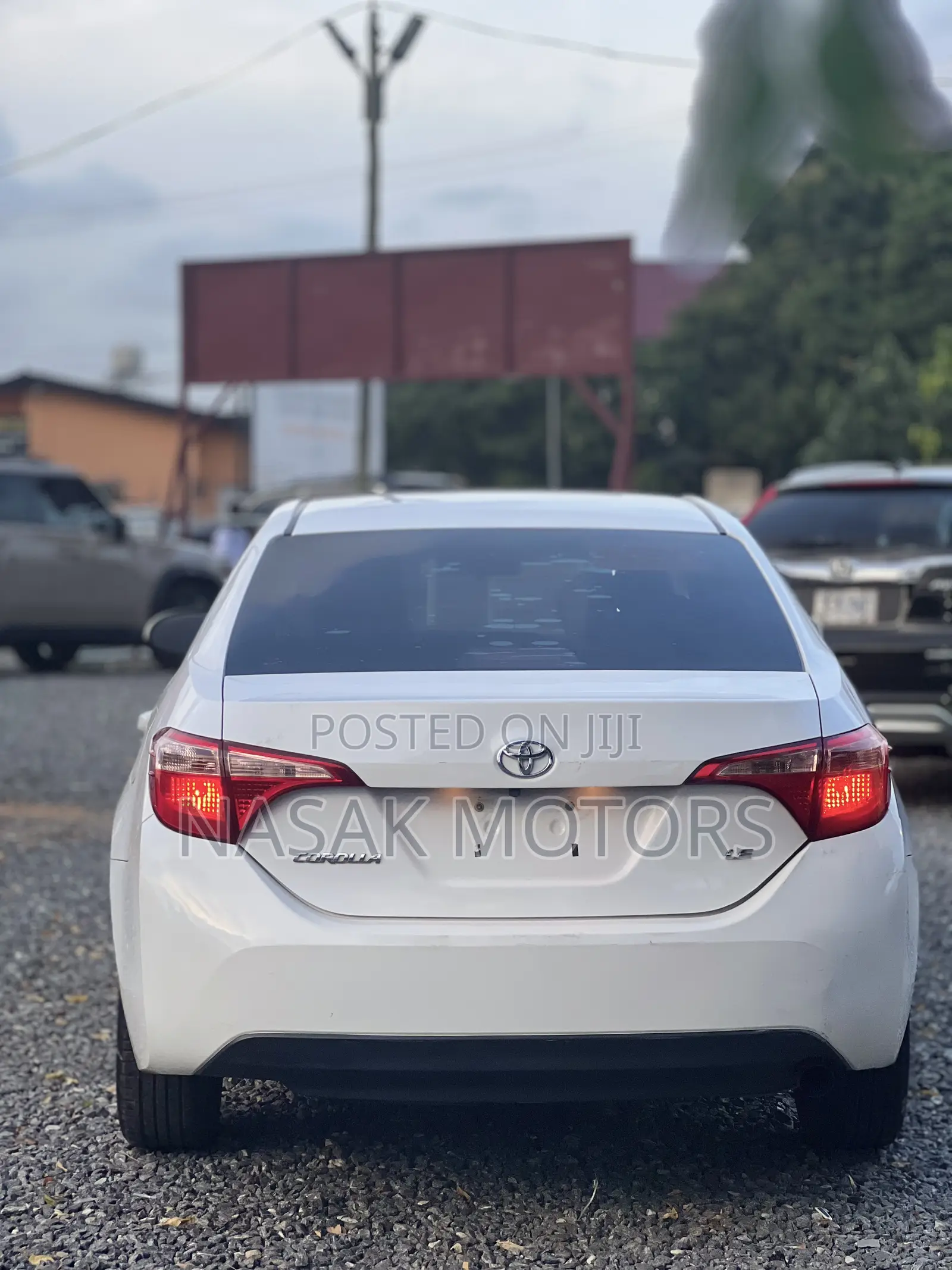 Toyota Corolla LE Eco (1.8L 4cyl 2A) 2018 White