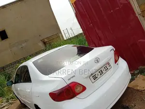 Toyota Corolla XLE 4dr Sedan (1.8L 4cyl 4A) 2010 White