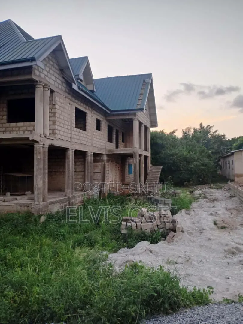 5bdrm House in Accra Metropolitan for sale