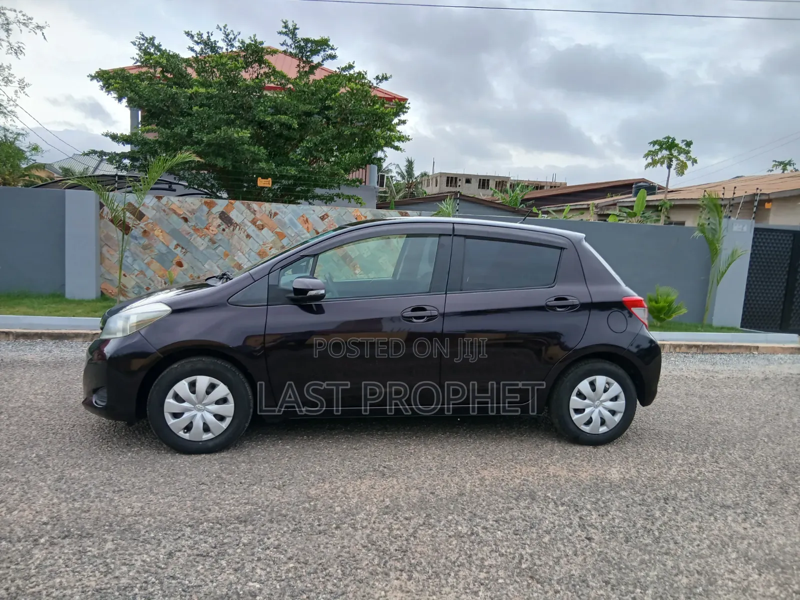 Toyota Vitz 1.3 FWD 5dr 2013 Black