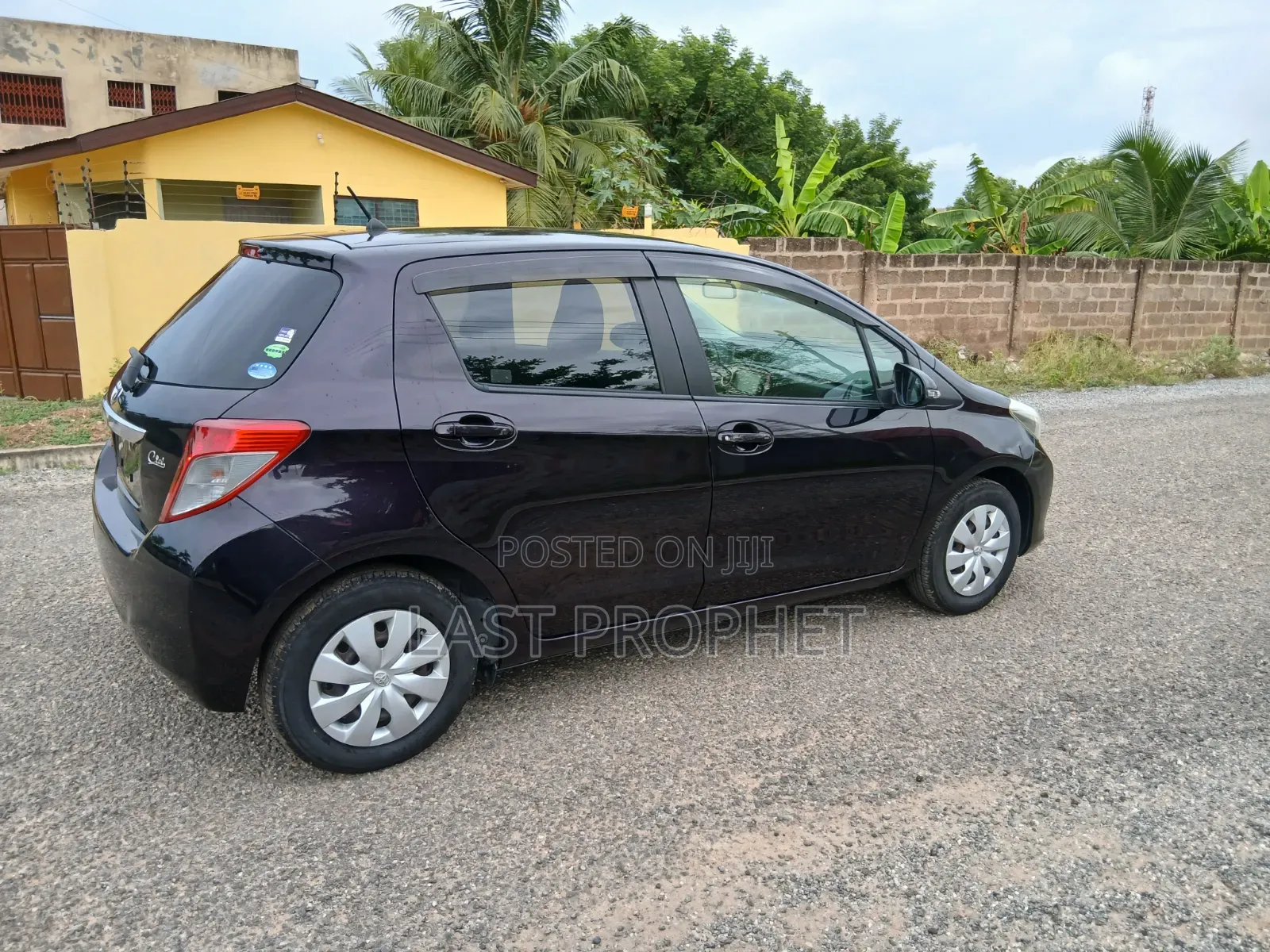 Toyota Vitz 1.3 FWD 5dr 2013 Black