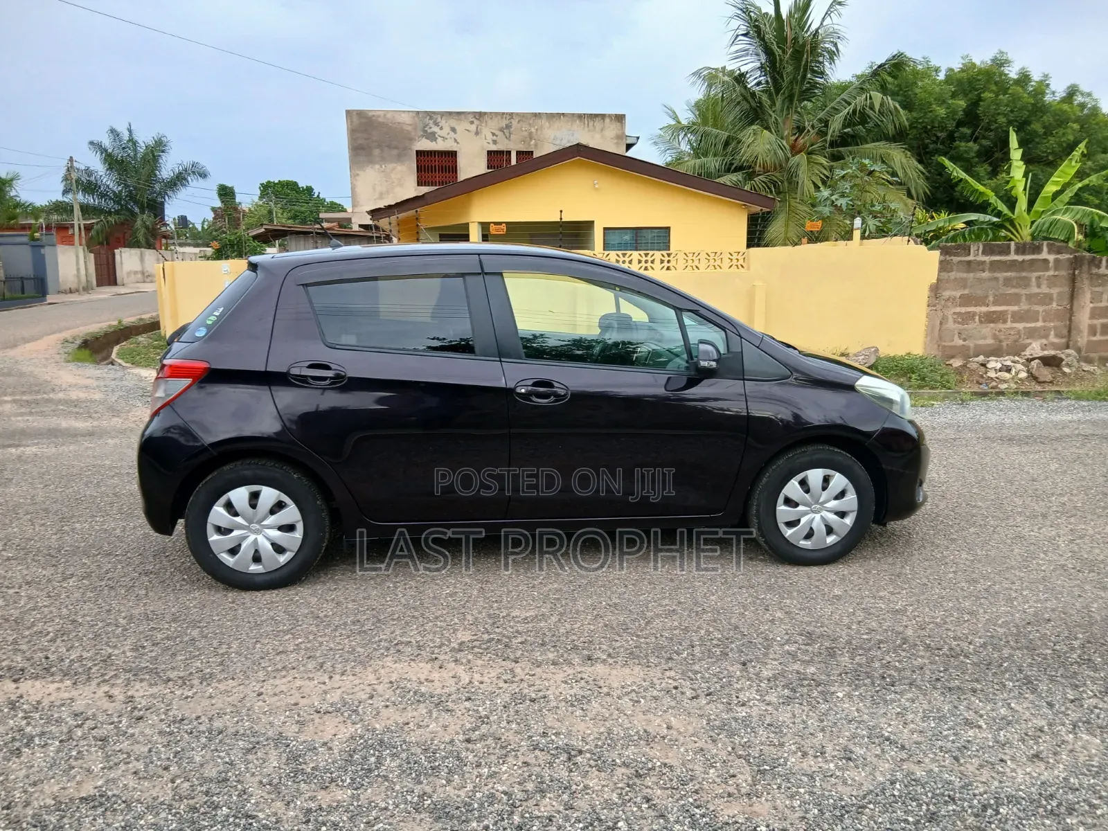 Toyota Vitz 1.3 FWD 5dr 2013 Black