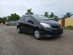 Toyota Vitz 1.3 FWD 5dr 2013 Black
