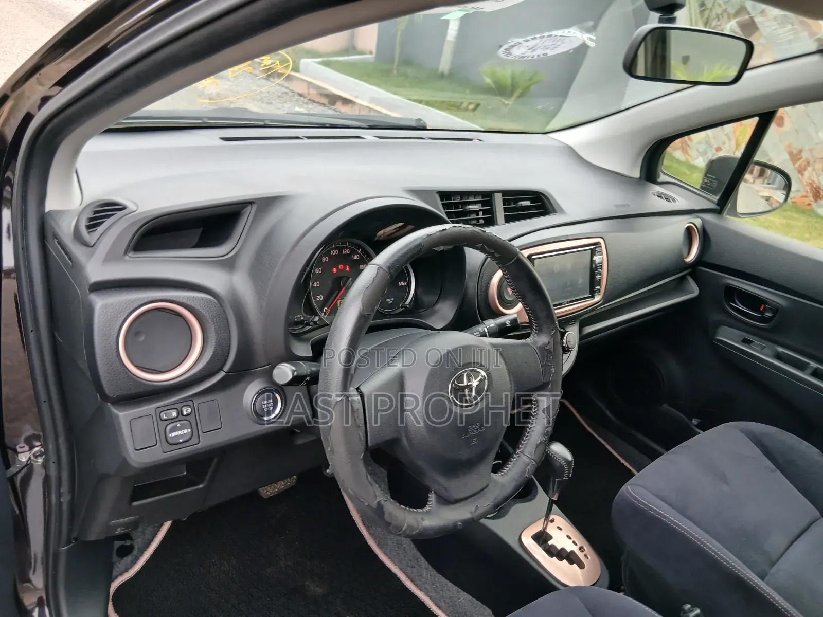Toyota Vitz 1.3 FWD 5dr 2013 Black