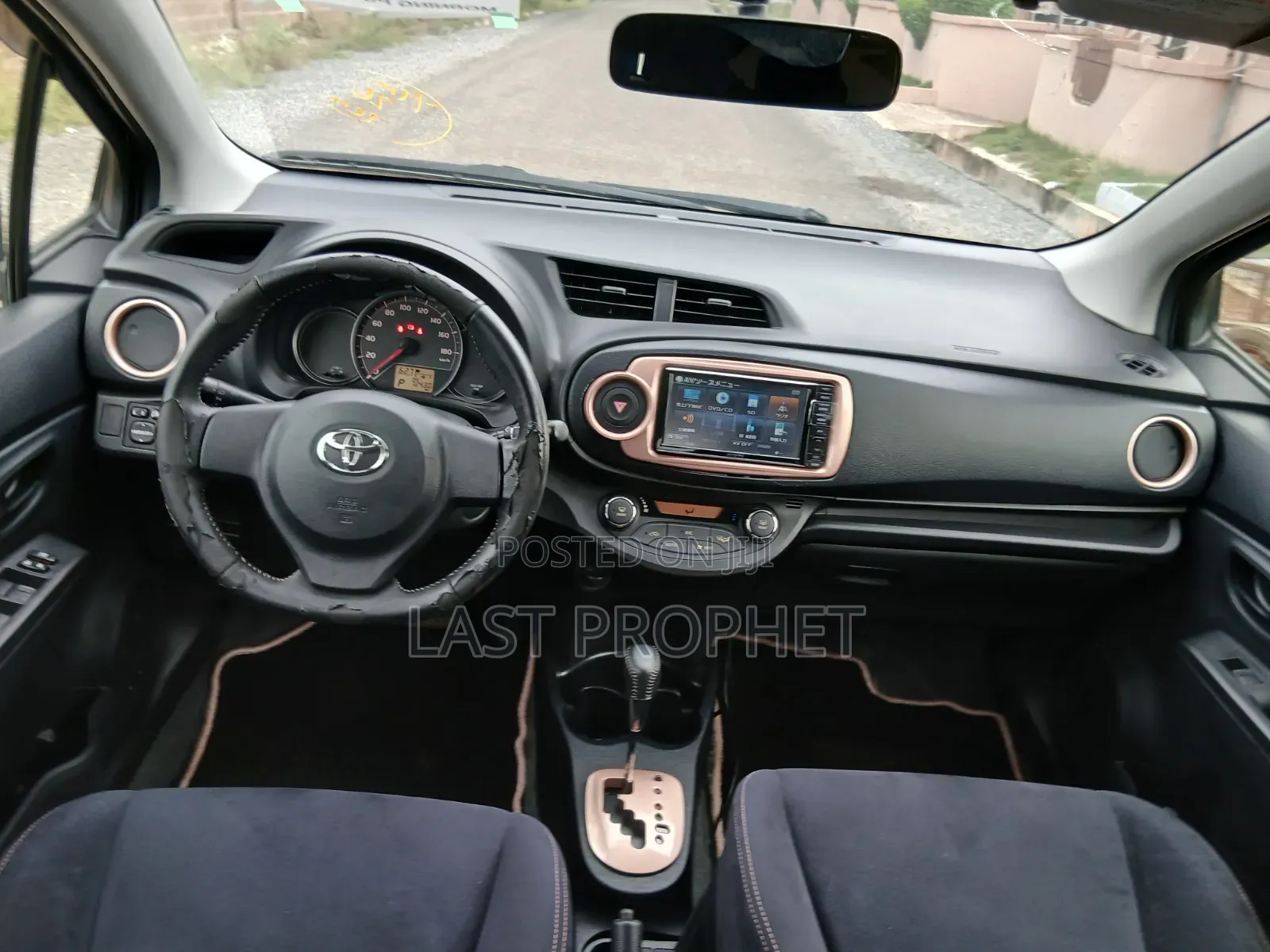 Toyota Vitz 1.3 FWD 5dr 2013 Black