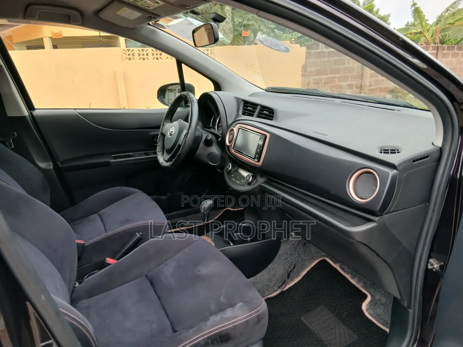 Toyota Vitz 1.3 FWD 5dr 2013 Black