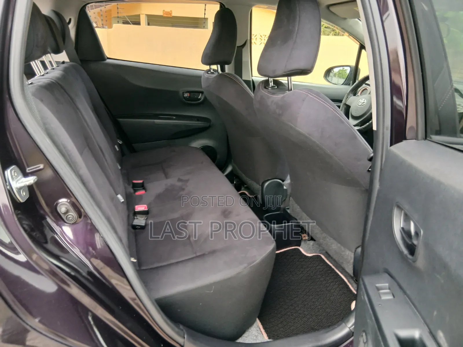 Toyota Vitz 1.3 FWD 5dr 2013 Black