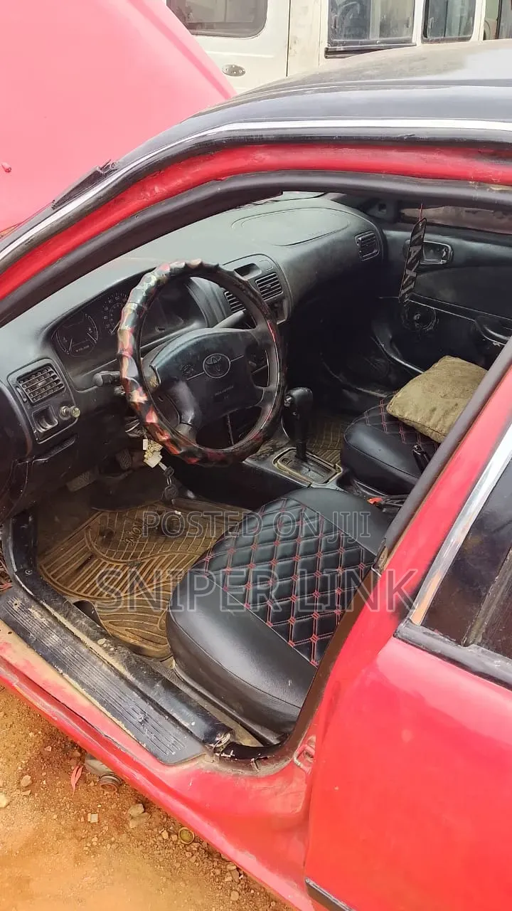 Toyota Corolla 2000 Red