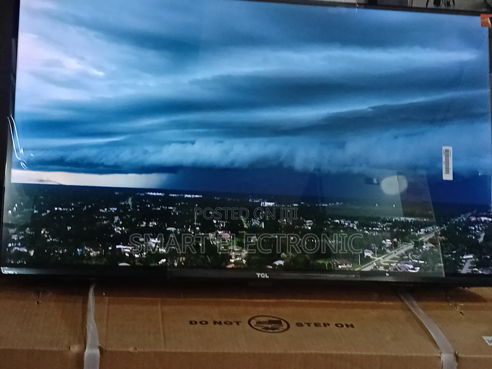 TCL 32” Qled Television With Smart Features Stunning Picture Quality