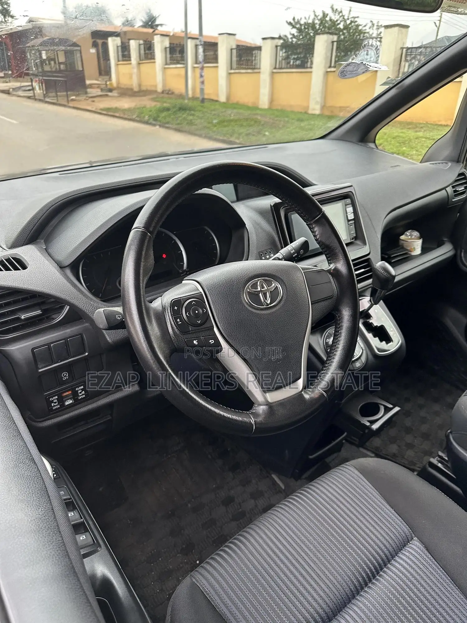 Toyota Voxy SV Premium 2014 Black