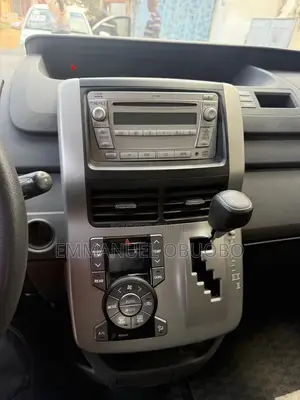 Toyota Voxy 2009 Silver