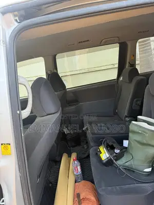 Toyota Voxy 2009 Silver