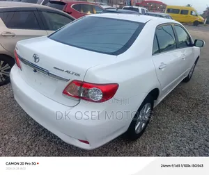 Toyota Corolla Altis 2012 White