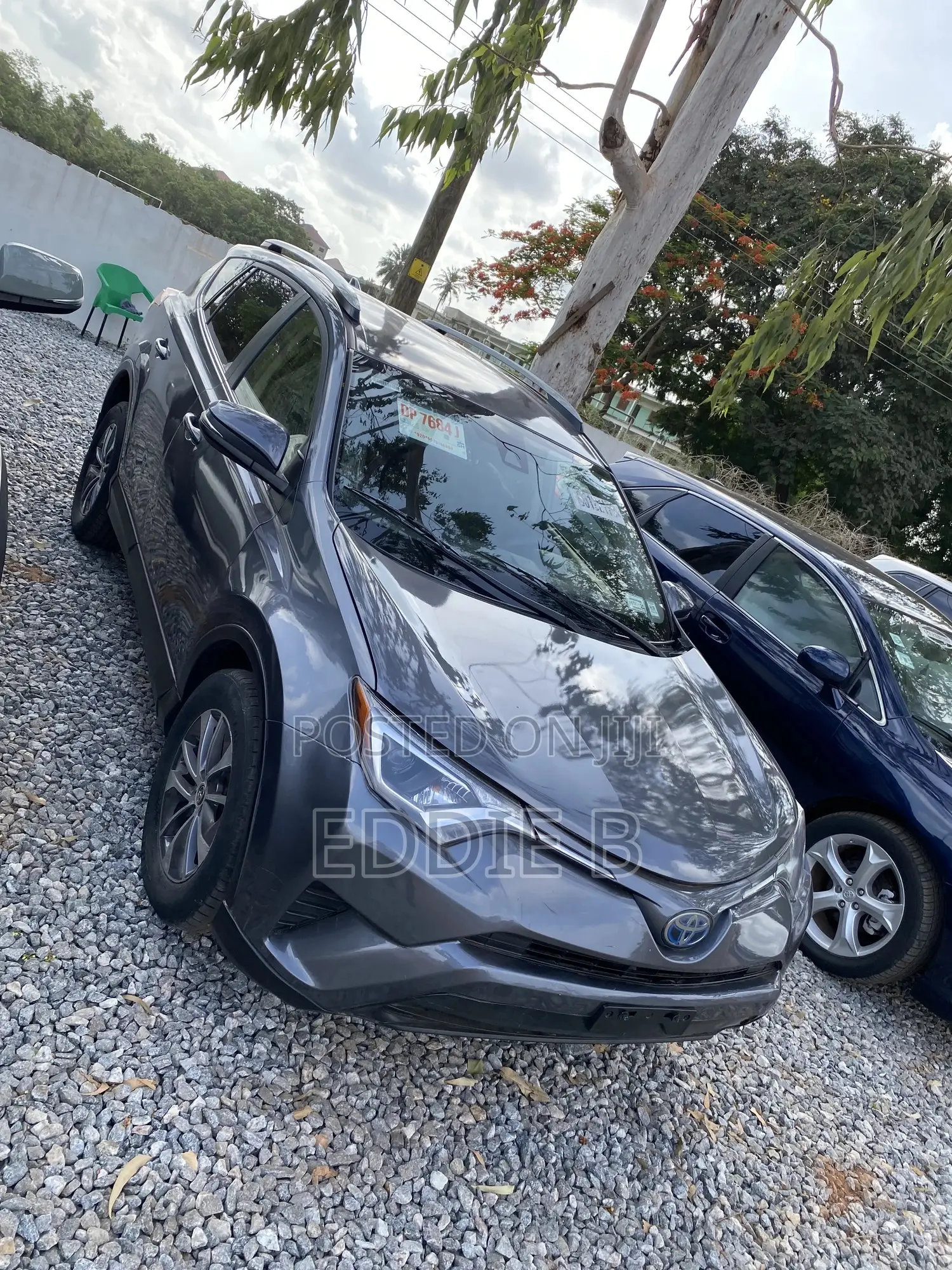 Toyota RAV4 XLE 4dr SUV AWD (2.5L 4cyl 6A) 2018 Gray