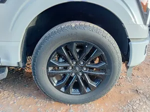 Ford F-150 LARIAT 2022 White