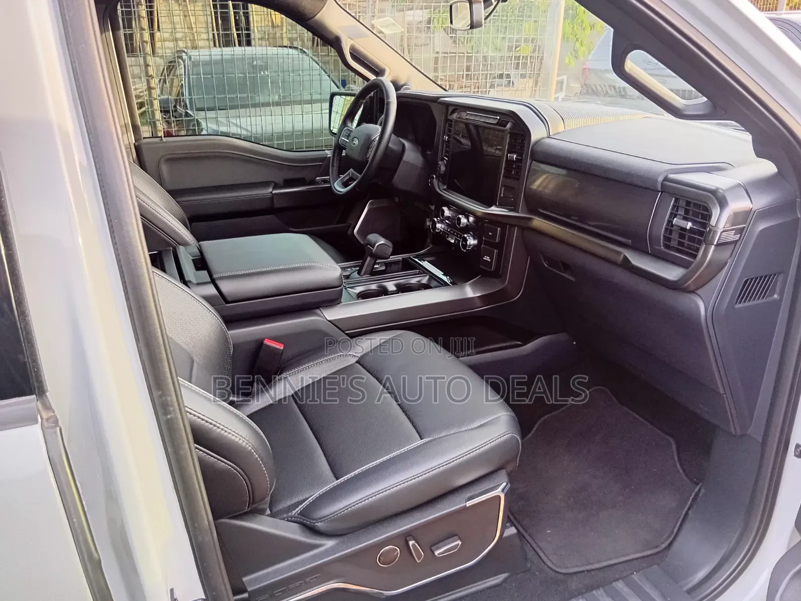 Ford F-150 LARIAT 2022 White