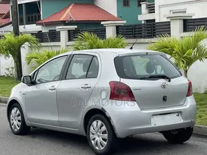Toyota Yaris Base Sedan 4dr 2010 Silver