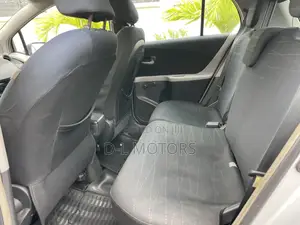 Toyota Yaris Base Sedan 4dr 2010 Silver