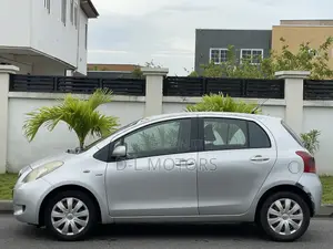 Toyota Yaris Base Sedan 4dr 2010 Silver