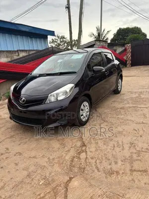 Toyota Vitz 1.3 AWD 3dr 2013 Burgundy