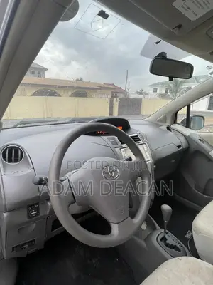 Toyota Vitz 2010