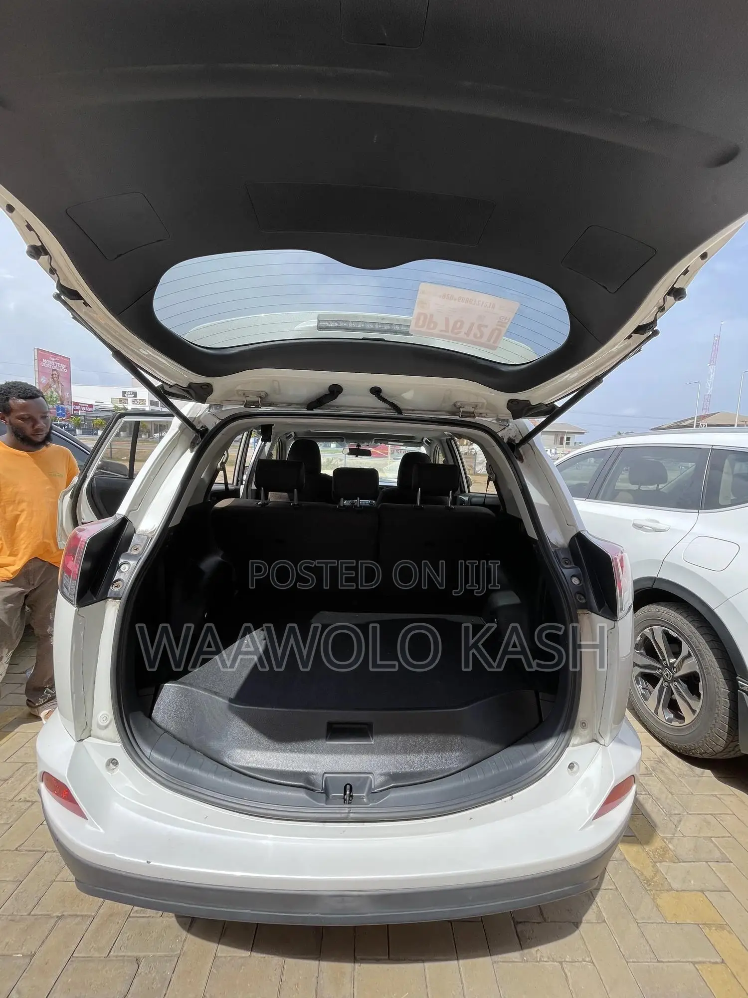 Toyota RAV4 LE FWD 2019 White