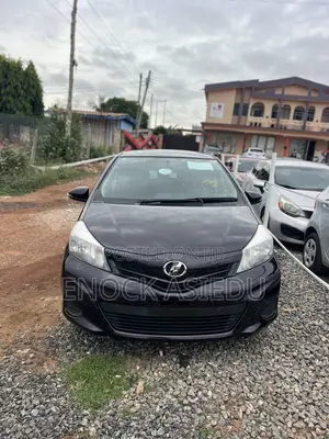 Toyota Vitz 1.3 AWD 5dr 2013 Maroon