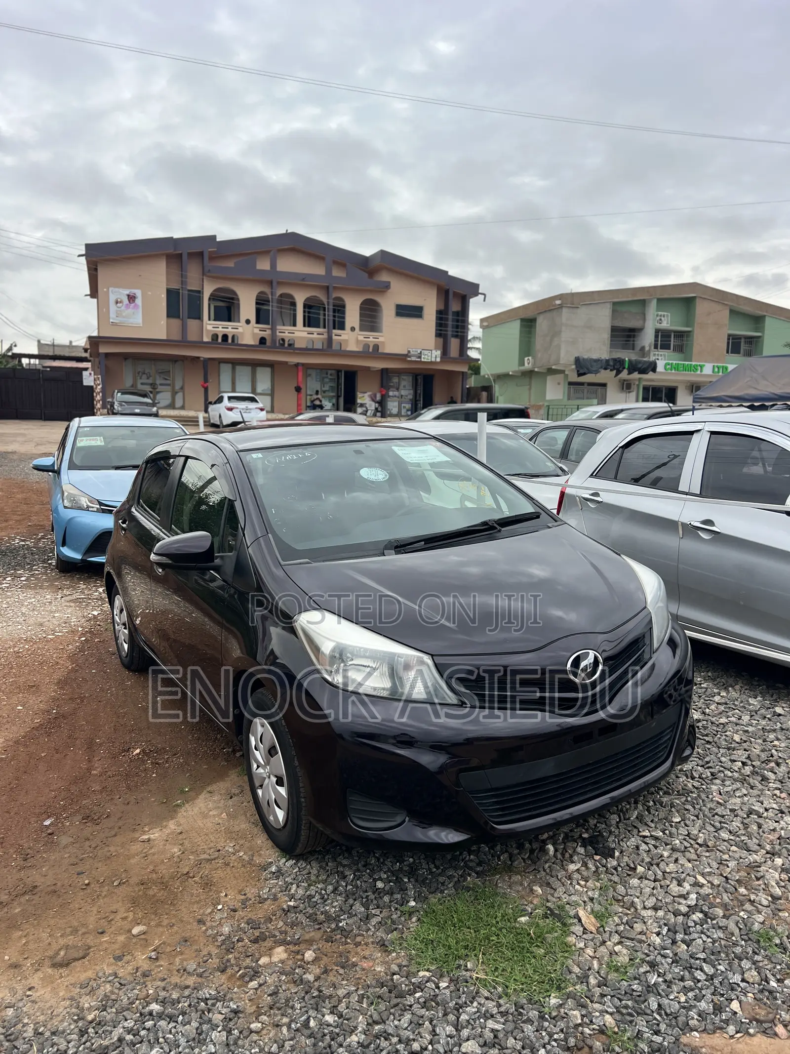 Toyota Vitz 1.3 AWD 5dr 2013 Maroon