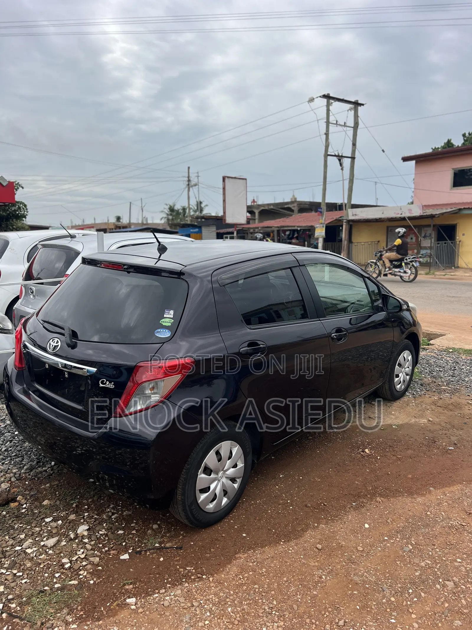 Toyota Vitz 1.3 AWD 5dr 2013 Maroon