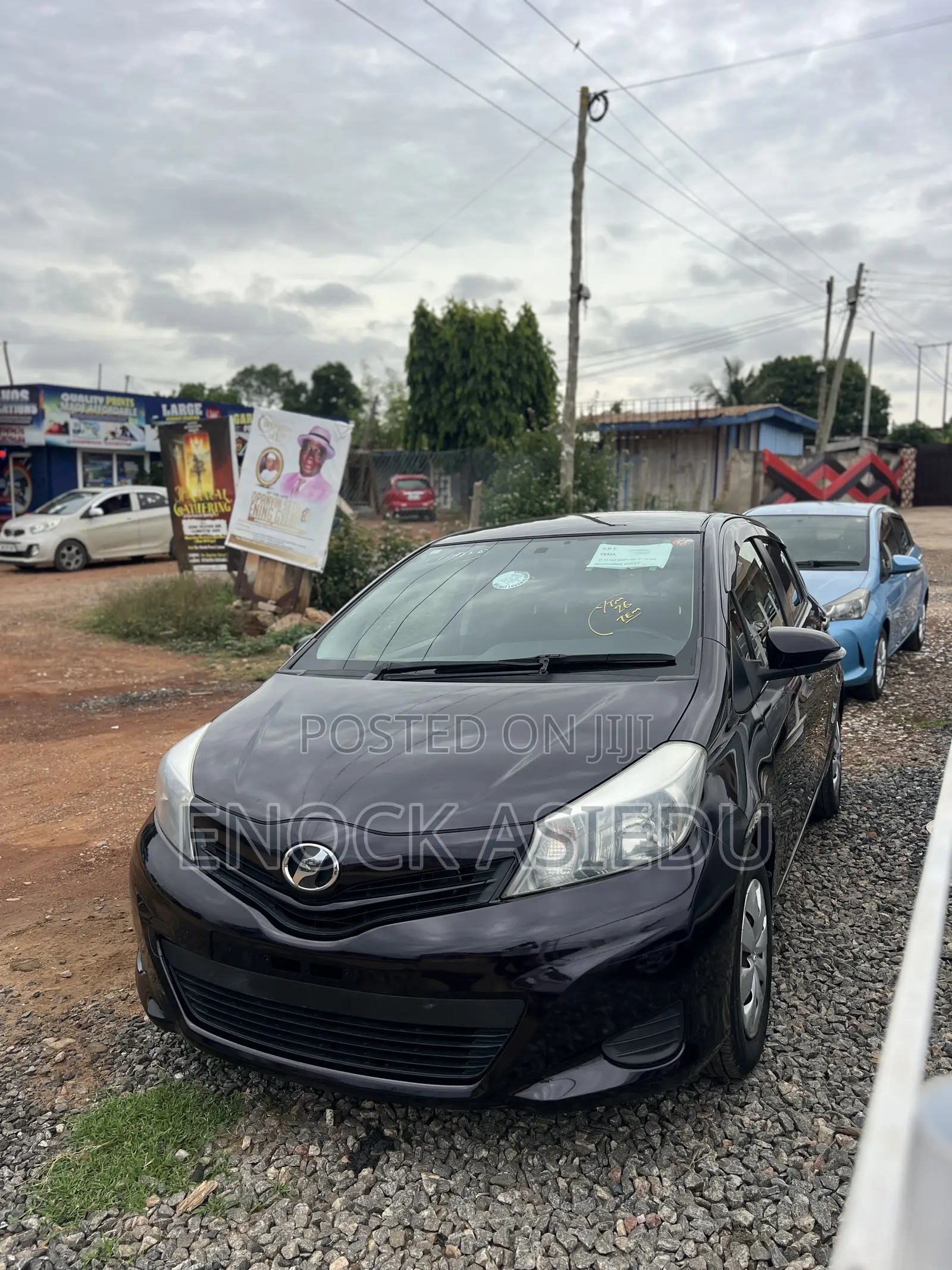 Toyota Vitz 1.3 AWD 5dr 2013 Maroon
