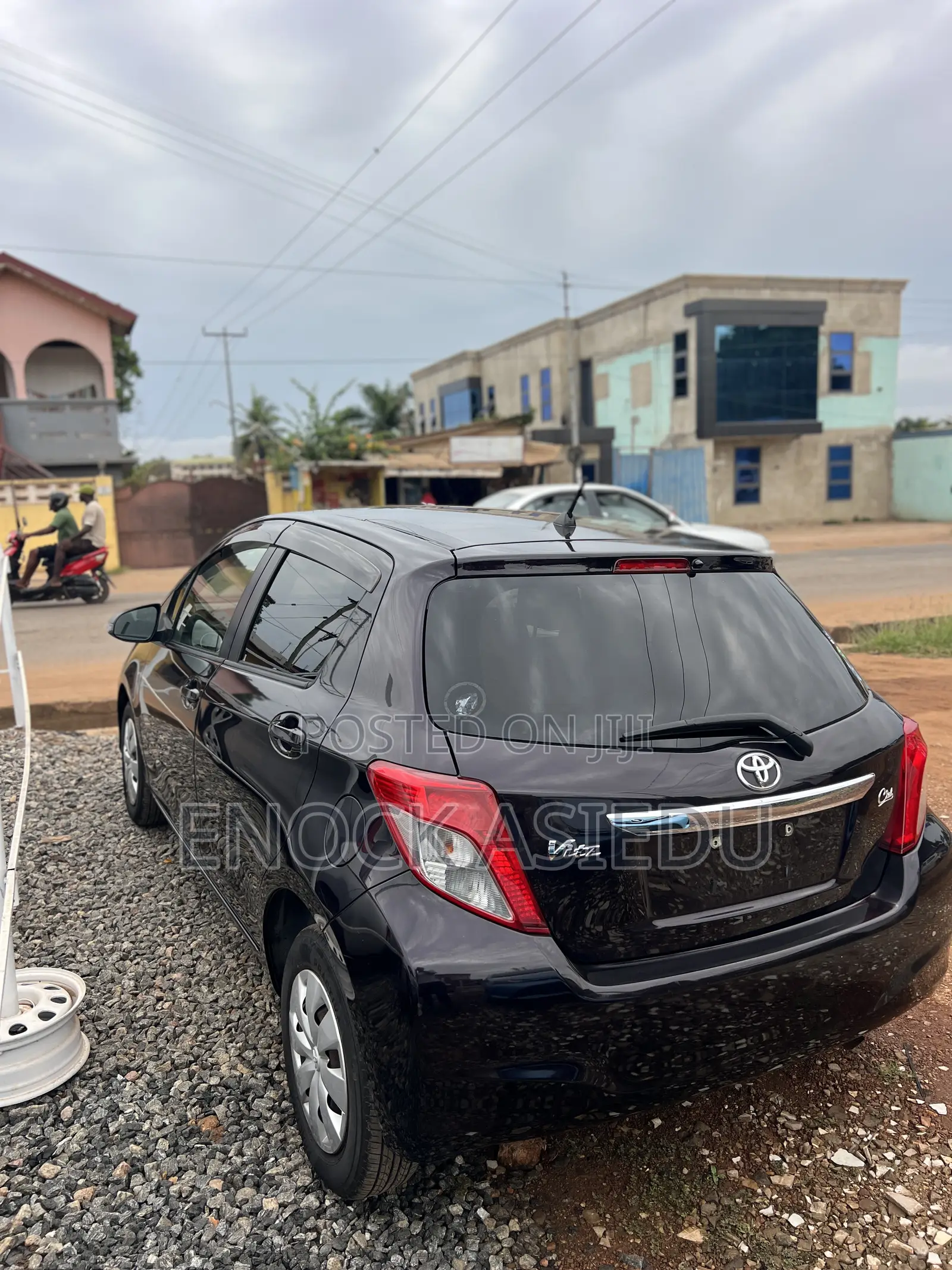 Toyota Vitz 1.3 AWD 5dr 2013 Maroon