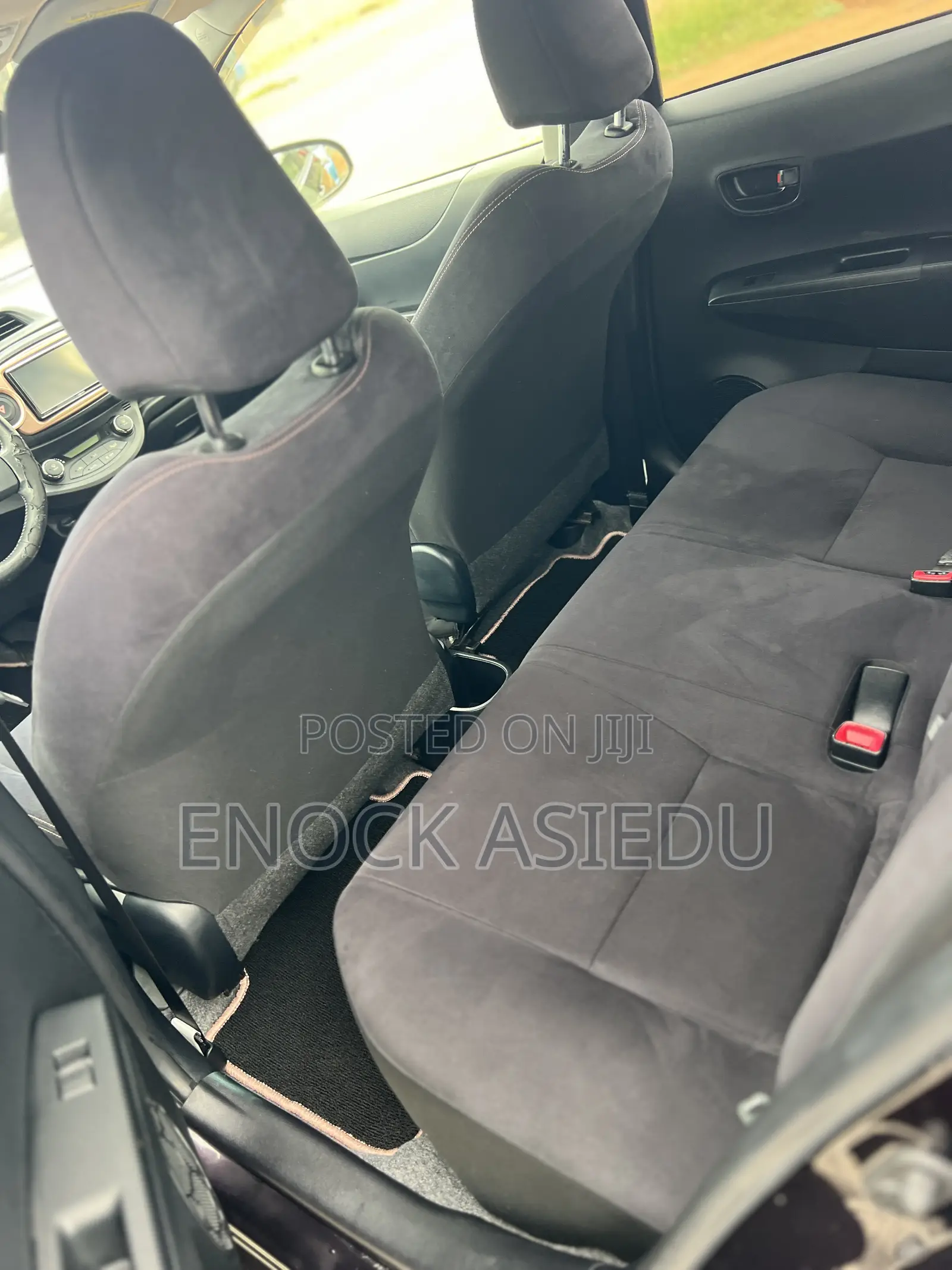 Toyota Vitz 1.3 AWD 5dr 2013 Maroon