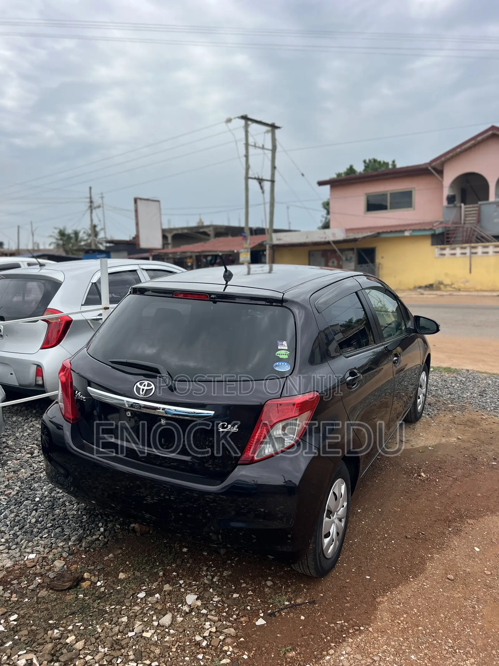 Toyota Vitz 1.3 AWD 5dr 2013 Maroon